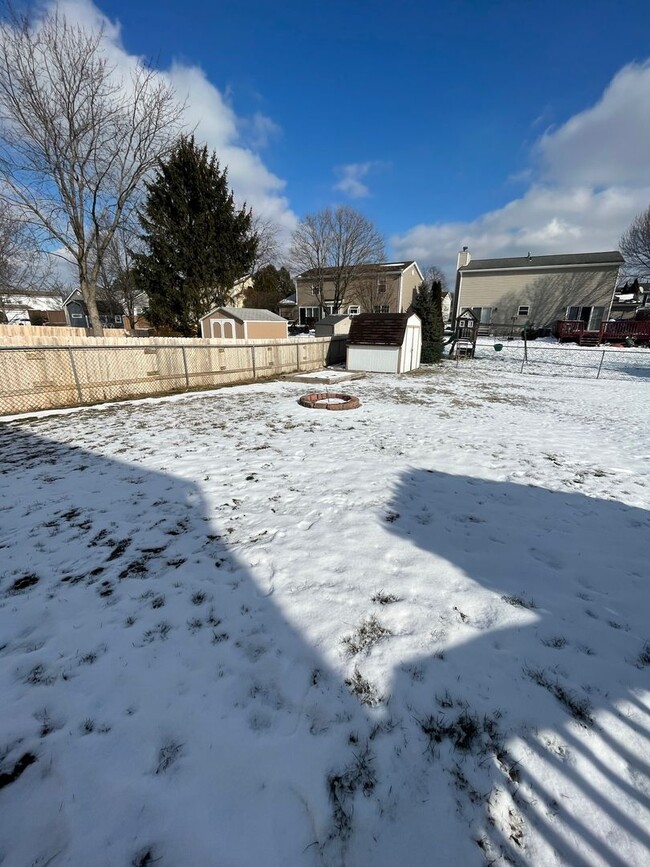 Building Photo - 3-Bedroom, 1.5-Bathroom Home in Hilliard