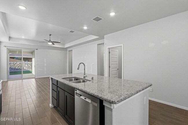 Building Photo - 12869 Clevedon St