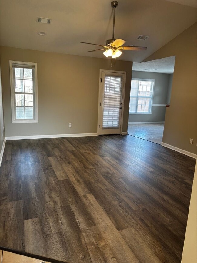 Building Photo - 3 Bedroom/ 2Bath located in Nettleton School District