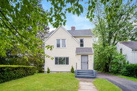 Building Photo - Charming 3-Bedroom Home in Warrensville He...