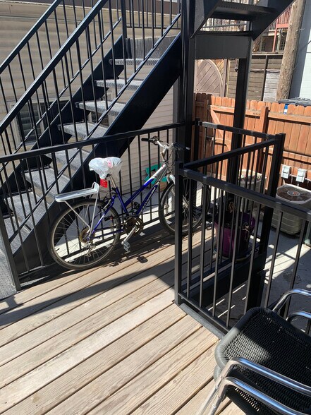 Building Photo - 1116 N Hermitage Ave