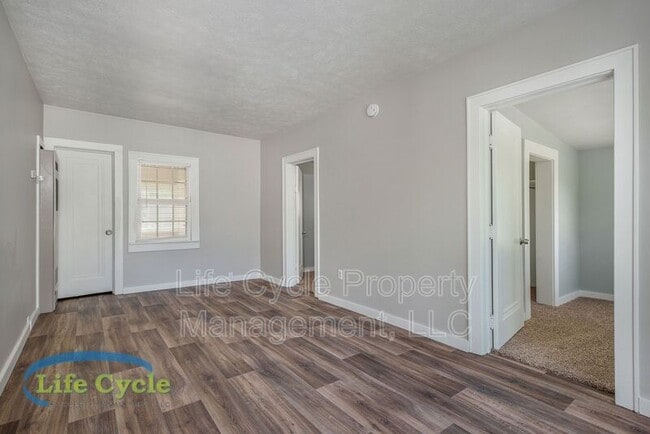 Building Photo - 1314 Beechwood St NE