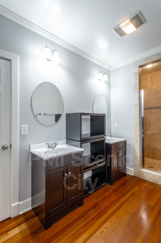 Building Photo - 513 Lytle St