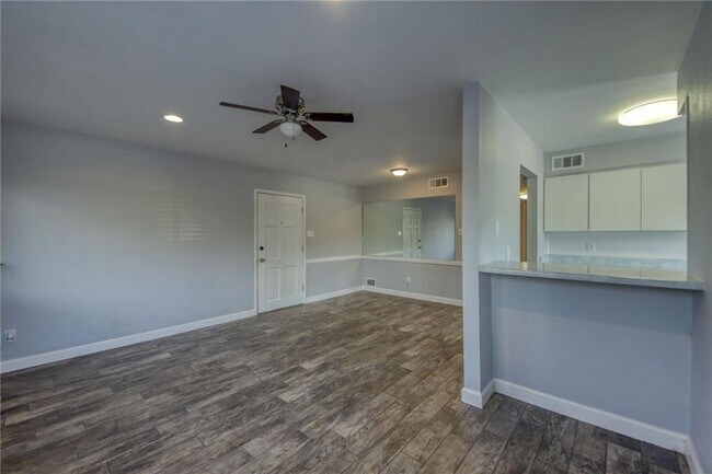 Building Photo - 5801 Thunderbird St
