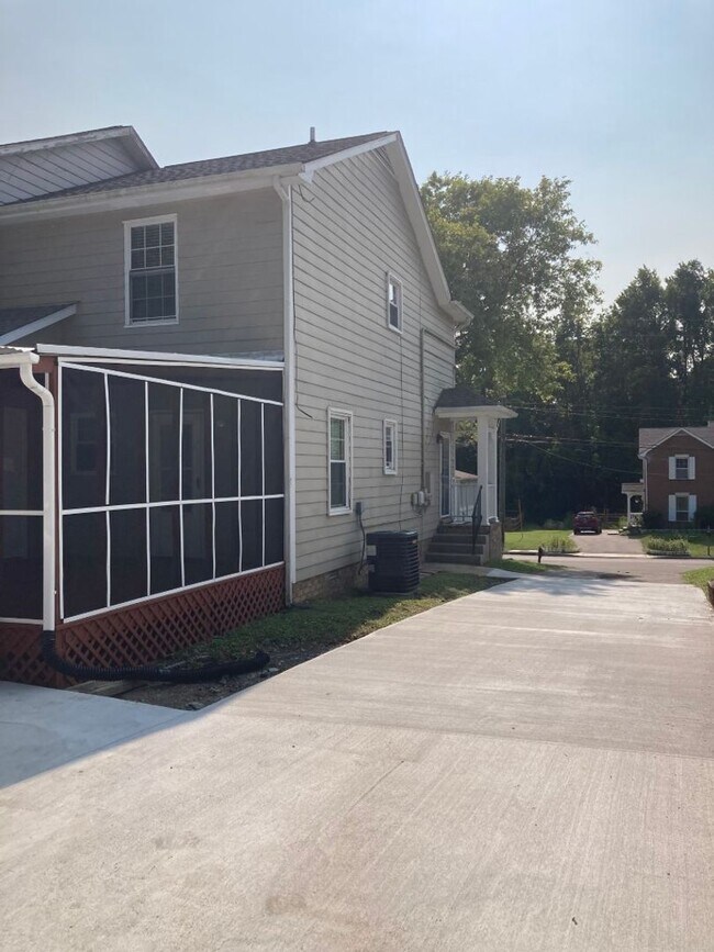 Building Photo - 4731 Cascade Dr