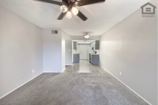 Building Photo - 529