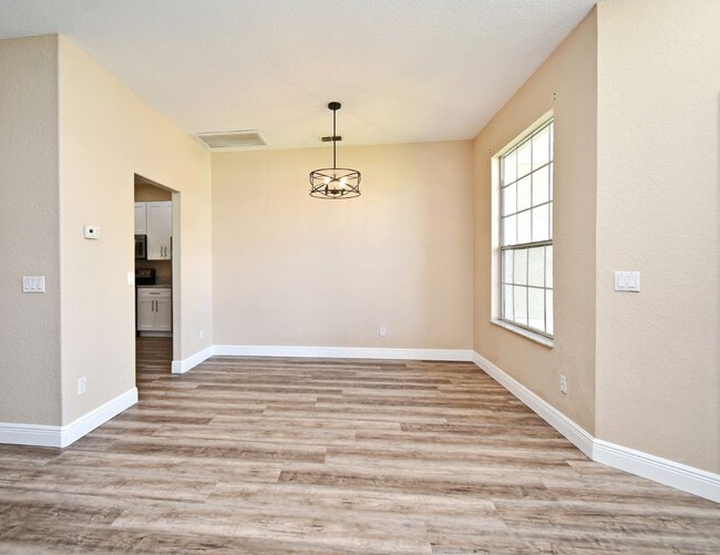 Building Photo - Lovely Remodeled 4/2 Home