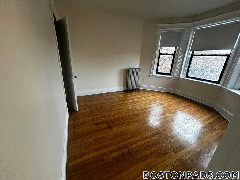 Building Photo - 1152 Commonwealth Ave