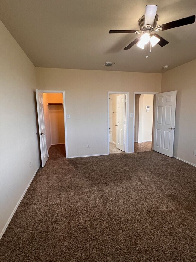 Building Photo - Spacious 5-Bedroom Harker Heights Home with 3 Living Areas & 3-Car Garage