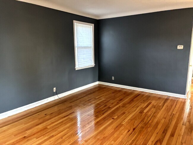 Building Photo - 2345 Losantiville Ave