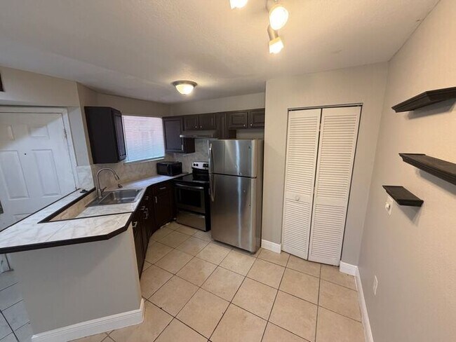 Building Photo - Cozy 1 Bedroom/1 Bathroom Near Millennium Mall!