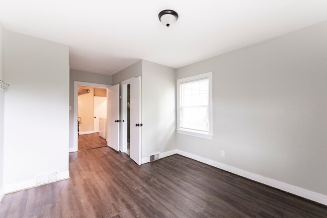 Building Photo - 3BR/2BA Ranch Near The Desirable Highlands!