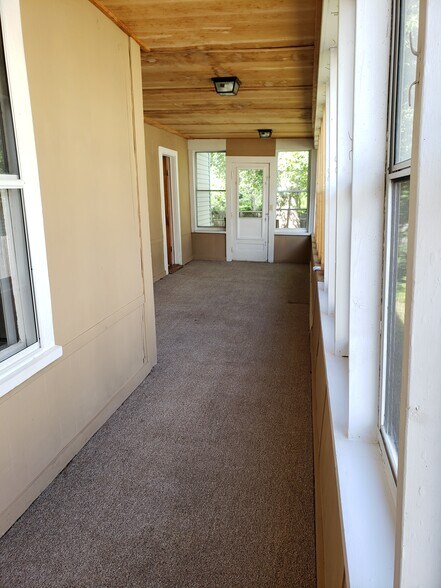 3 Season Porch - 251 Locust St