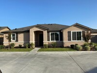 Building Photo - Newer home for rent in Visalia