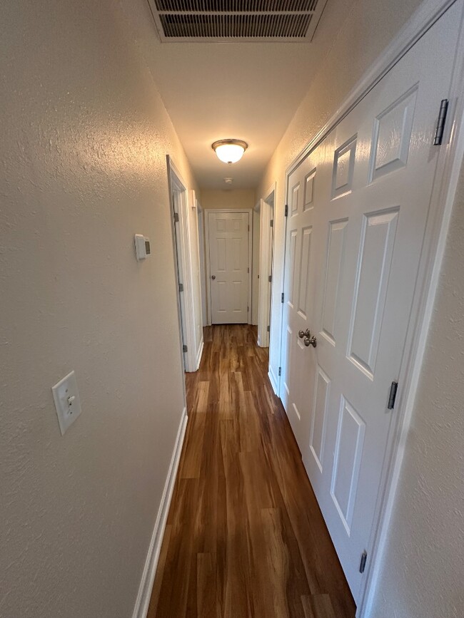 Building Photo - 1290 Pyrtle Dr