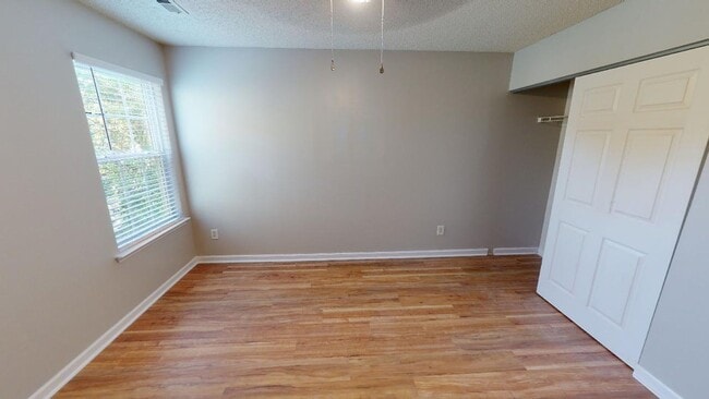 Building Photo - Recently Renovated Single Family Home in t...