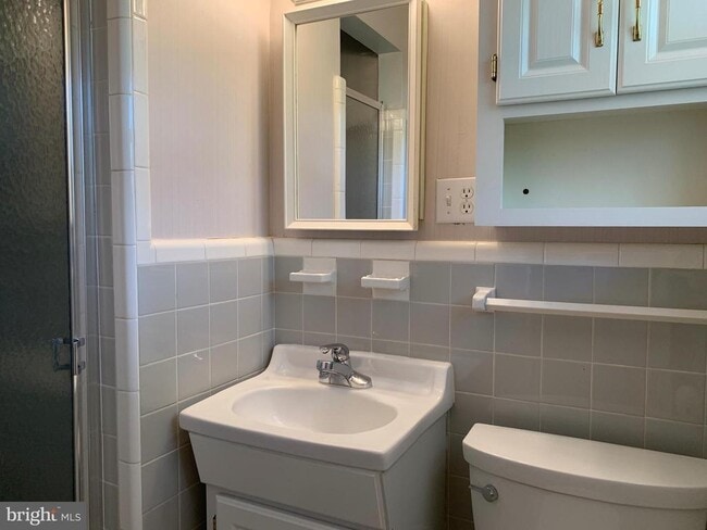 Building Photo - 1334 Mayflower Dr