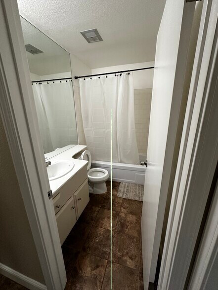 Building Photo - 3722 W Benjamin Holt Dr