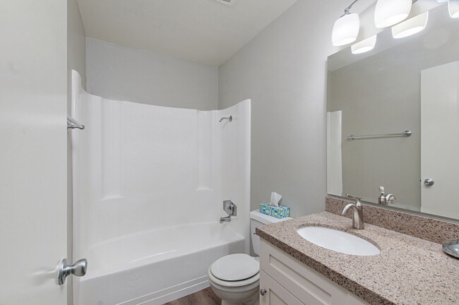 Building Photo - 3 Bedroom, 2 Bath 1374sf Detached condo in Mesa Village 92126.