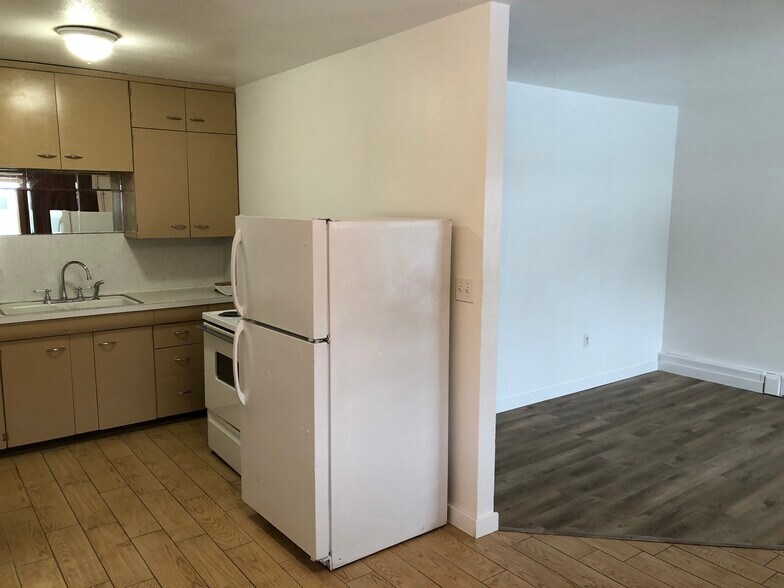 Building Photo - 703 S 9th Ave