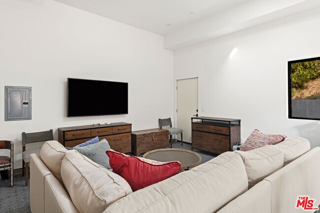 Building Photo - 5958 Paseo Cyn Dr