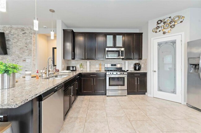 Building Photo - 1415 Woods Lake Ct