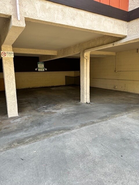 Building Photo - 215 S Hudson Ave