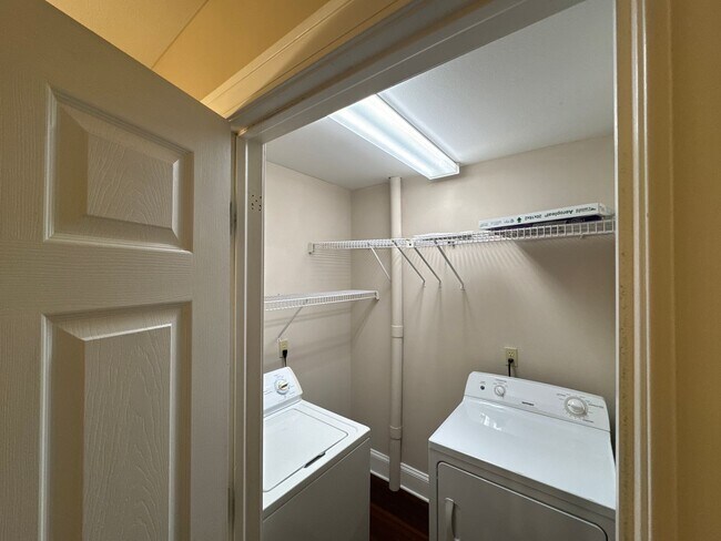Building Photo - Peregrine 128