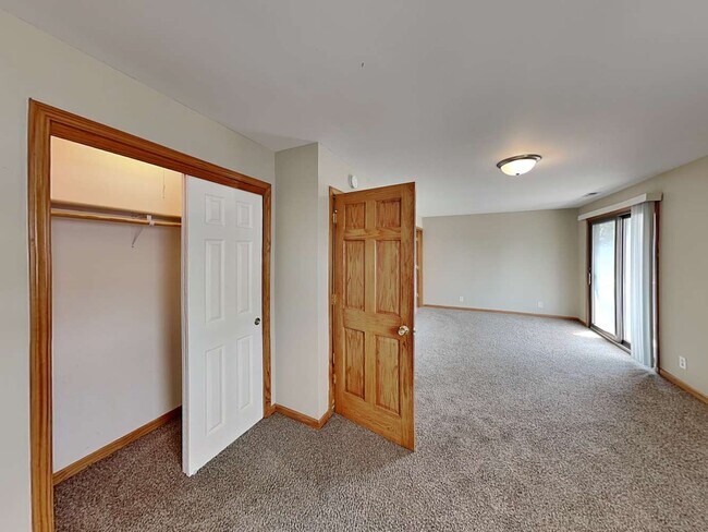 Building Photo - 11145 Boeger Ct
