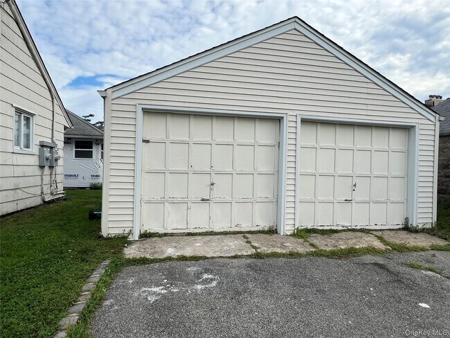 Building Photo - 40 Firwood Rd