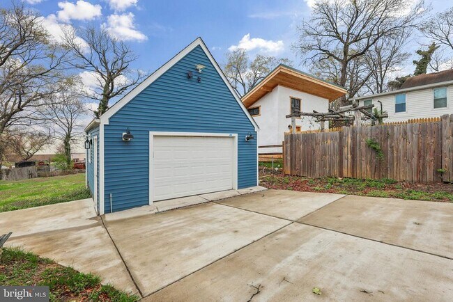 Building Photo - 1404 Beaver Heights Ln