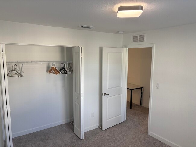 Building Photo - 4181 Lagoon Shore Dr