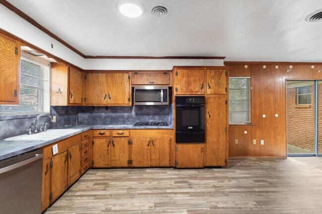Building Photo - 8923 Jennie Lee Ln