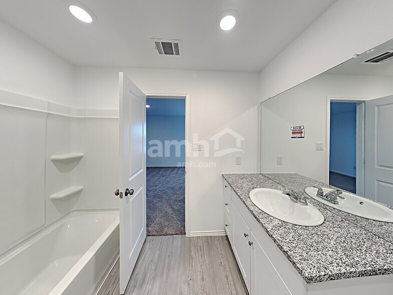 Building Photo - 5439 Elm Valley Dr
