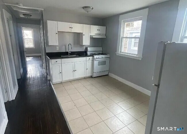 Building Photo - 24 Harding Pl