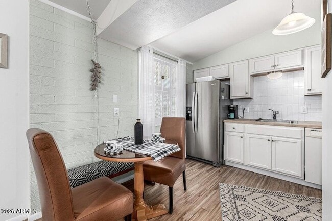 Building Photo - 10362 W Oakmont Dr