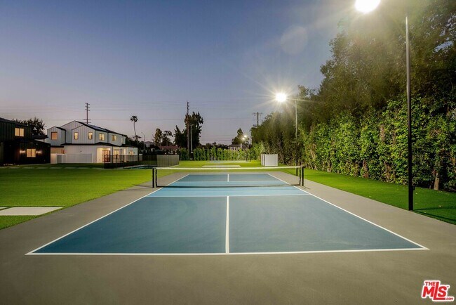 Building Photo - 8670 Encino Ave