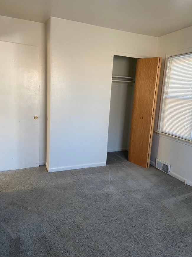 Building Photo - 2010 Capitol Ave