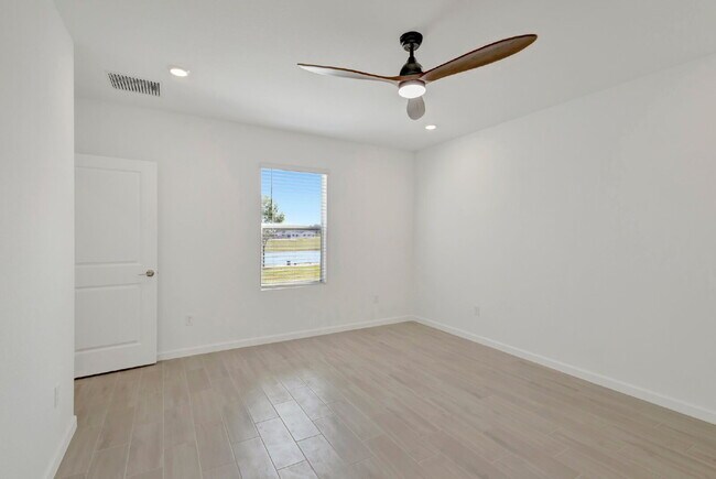 Building Photo - Luxurious Living: Spacious 5-Bedroom Home with Scenic Views in Port Saint Lucie!