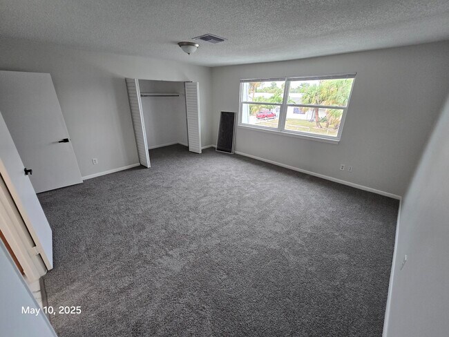 Building Photo - 2986 SE Bonita St