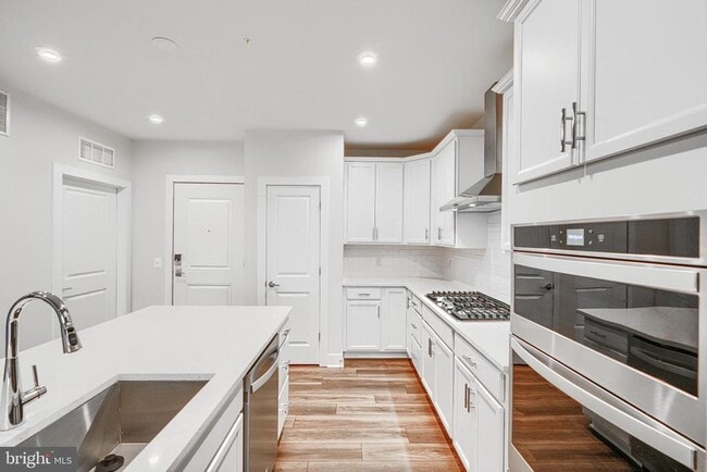 Building Photo - 100 St Ives Pl