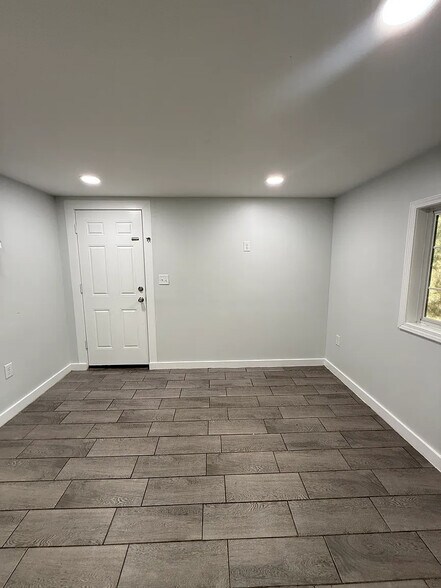 Building Photo - 2566 Pleasant Valley Rd