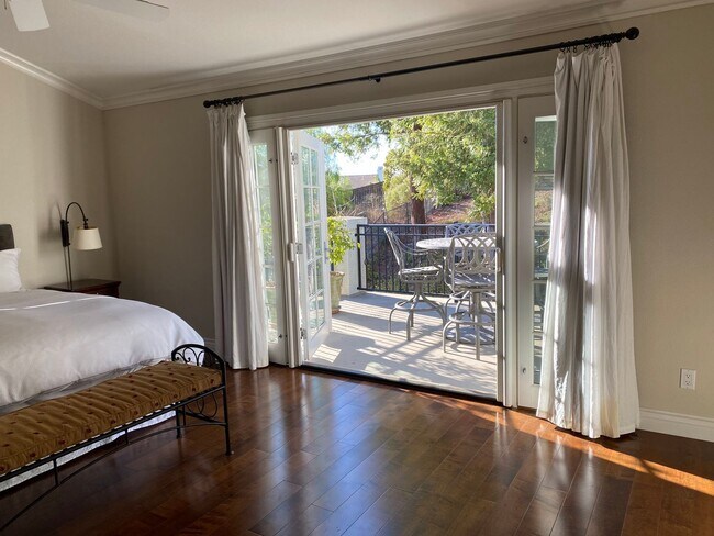 Building Photo - Private Courtyard Entry & Expansive Backyard Oasis