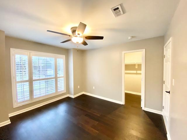 Building Photo - 213 Parkwood Cir