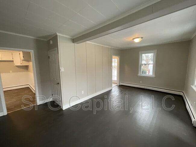 Building Photo - 422 N High St