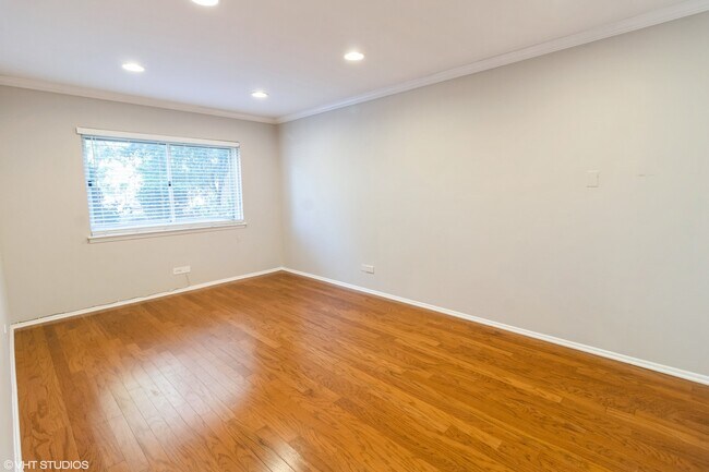 Building Photo - 700 Perrie Dr