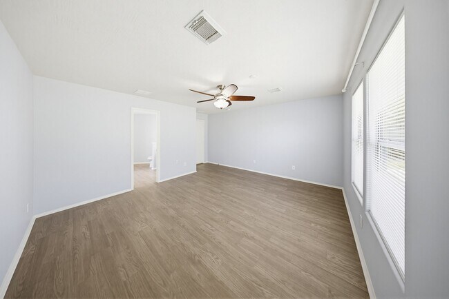 Building Photo - 627 Regal Hollow Ln