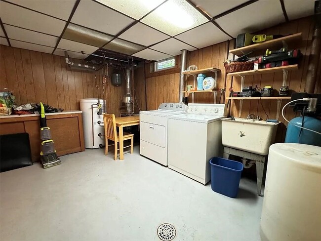 Building Photo - 7 Exeter Dr