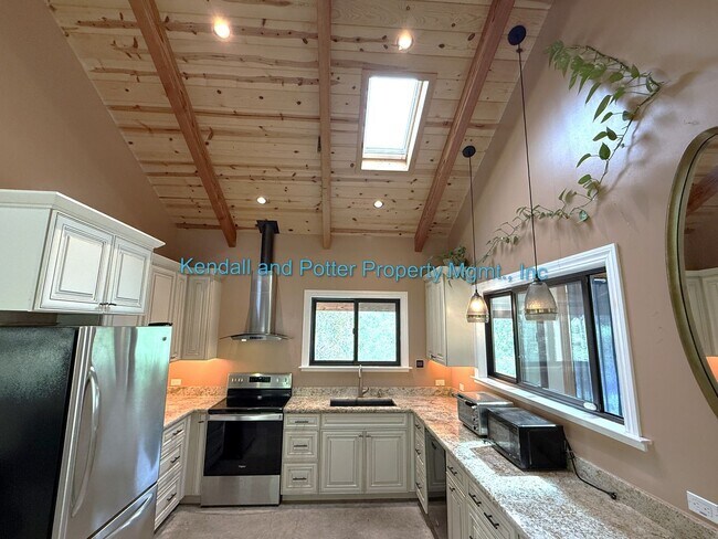 Building Photo - Sunny Redwood Retreat, Ideally Located, Built in 2018 – Flexible 1–2 Bedroom, 1 Bath