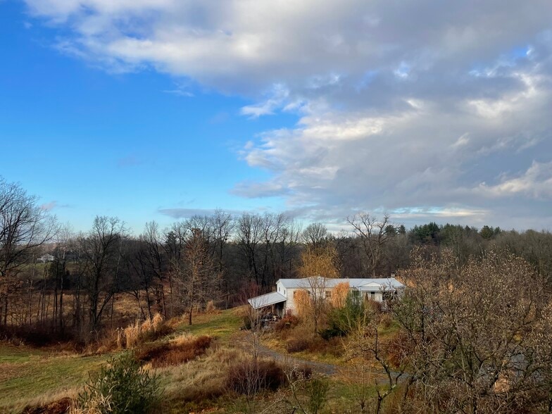 Building Photo - 388 Eichybush Rd